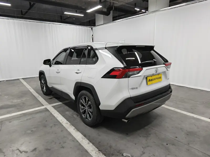 Toyota RAV4 — фото 5