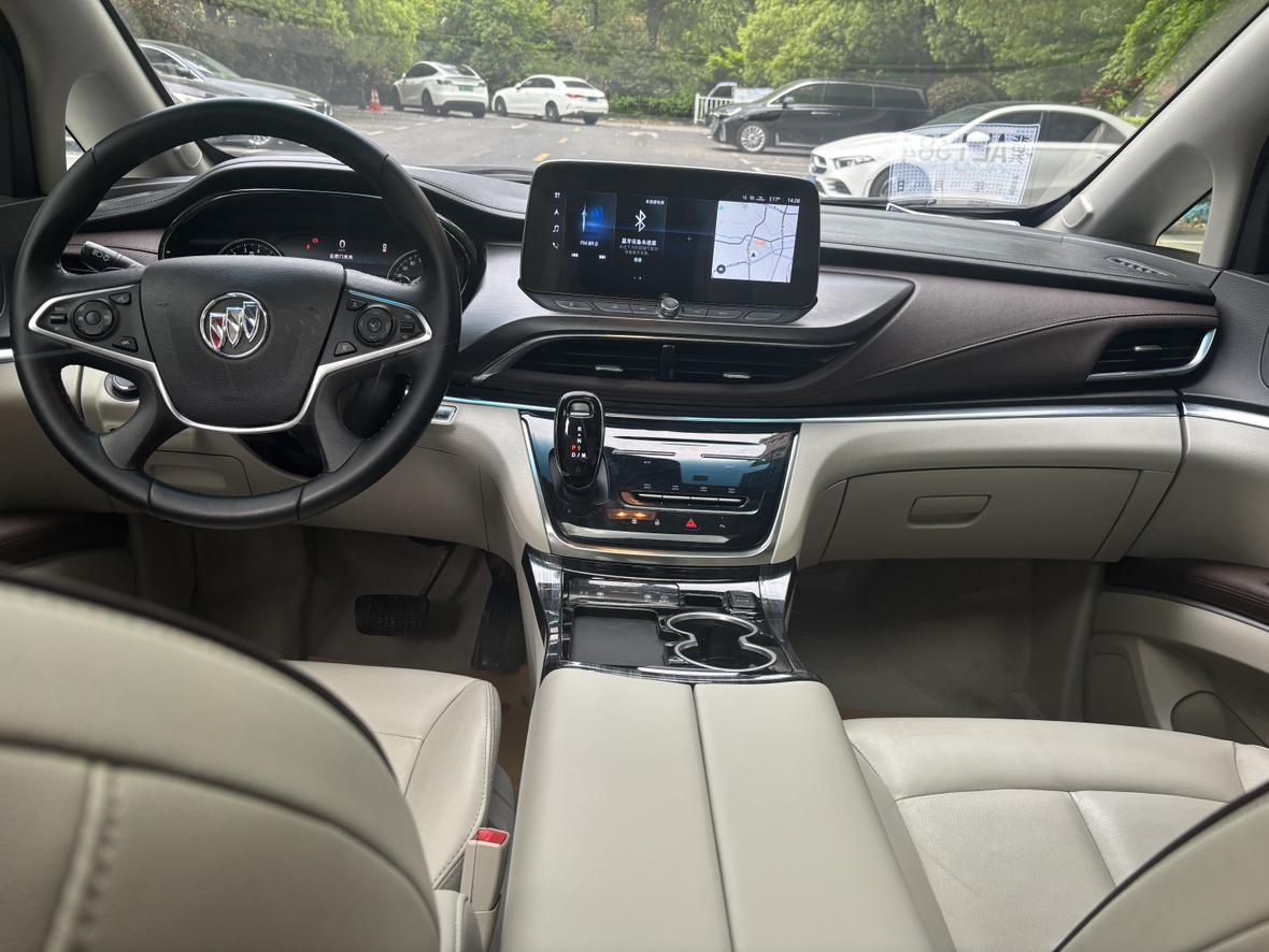 Buick GL8: фотография 15 из 19