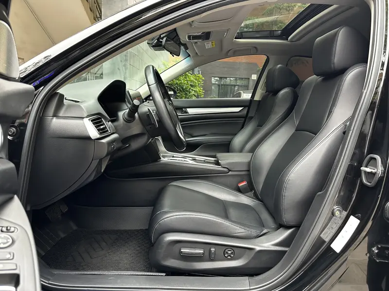 Honda Accord 2.0L — фото 9