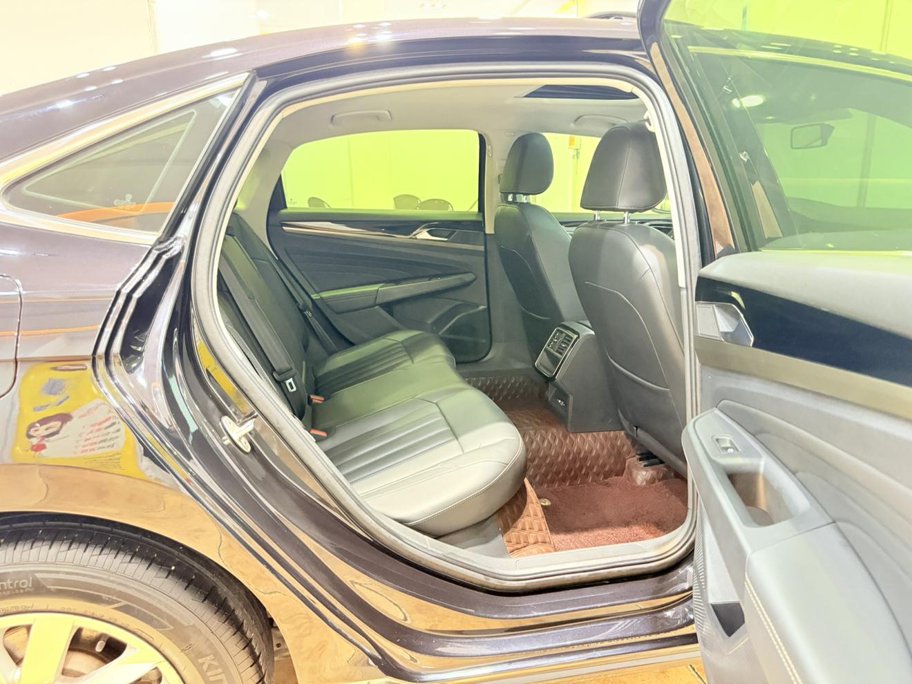 Volkswagen Passat: фотография 14 из 20