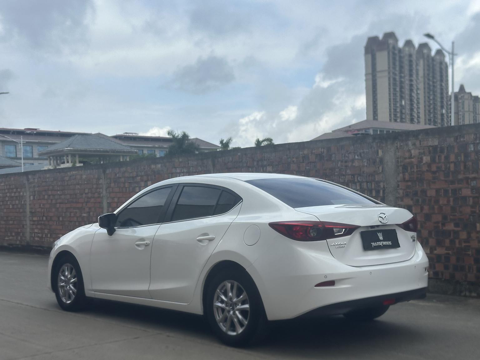 Mazda Mazda3 3 2014 1.5L AT Luxury