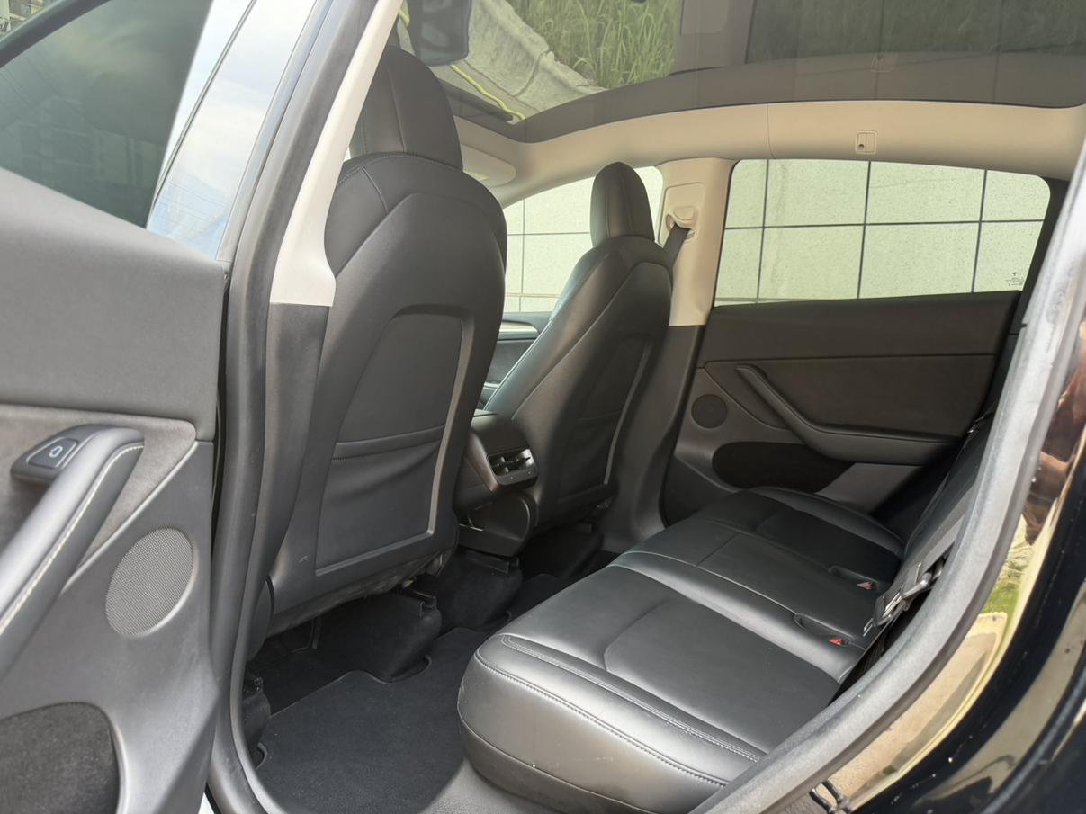 Tesla Model Y: фотография 17 из 21