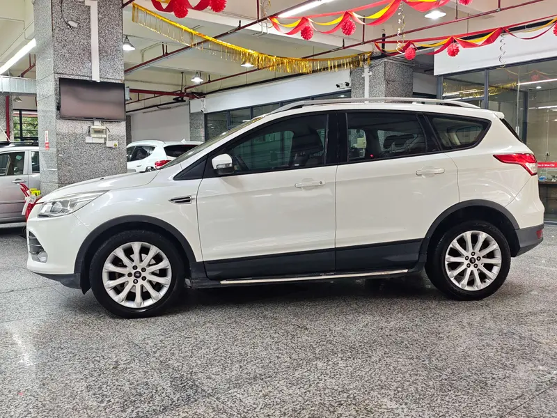 Ford Kuga — фото 4