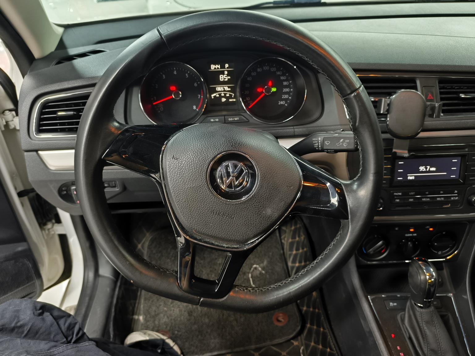 Volkswagen Lavida 2015 1.6L AT Comfort