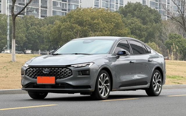 Ford Mondeo - фото 1