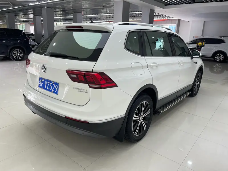 Volkswagen Tiguan L — фото 7