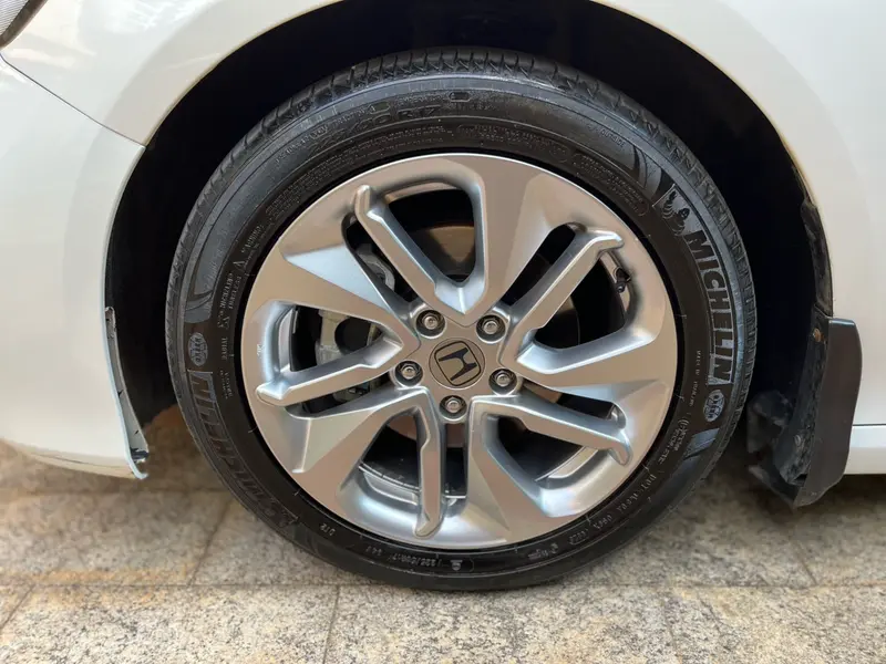 Honda Accord — фото 11