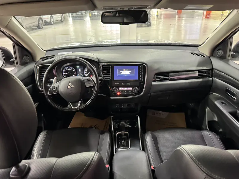 Mitsubishi Outlander — фото 11