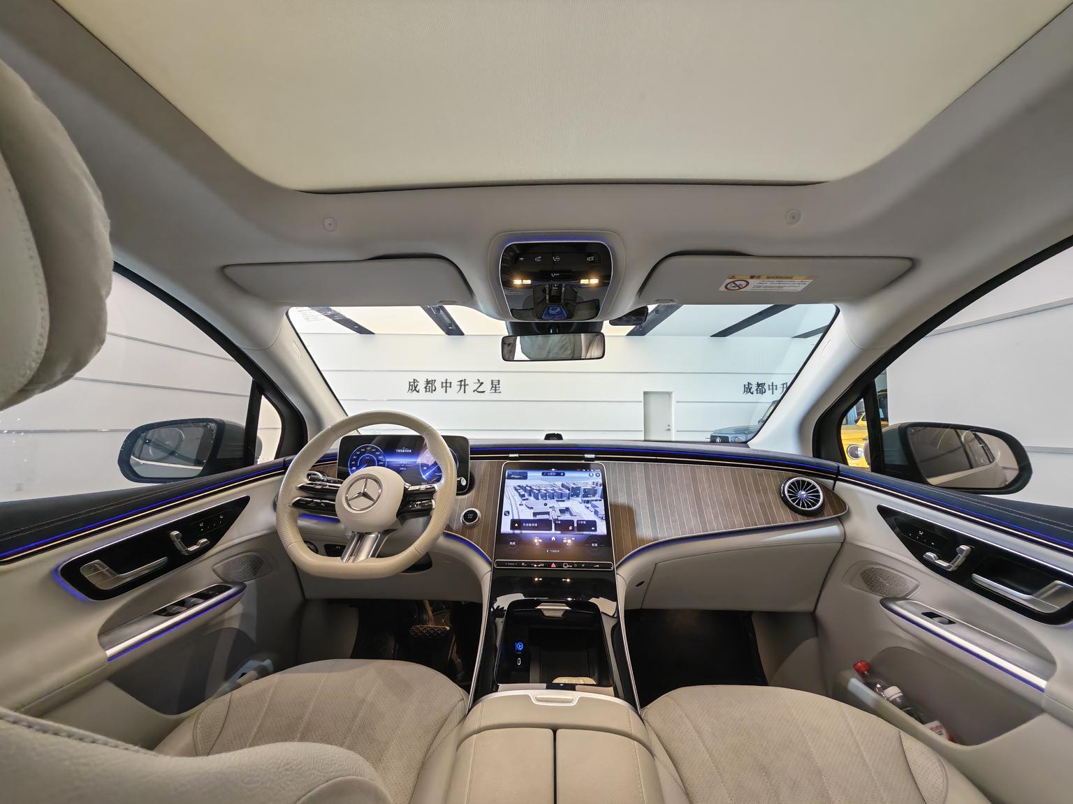 Mercedes-Benz EQE SUV: фотография 13 из 16