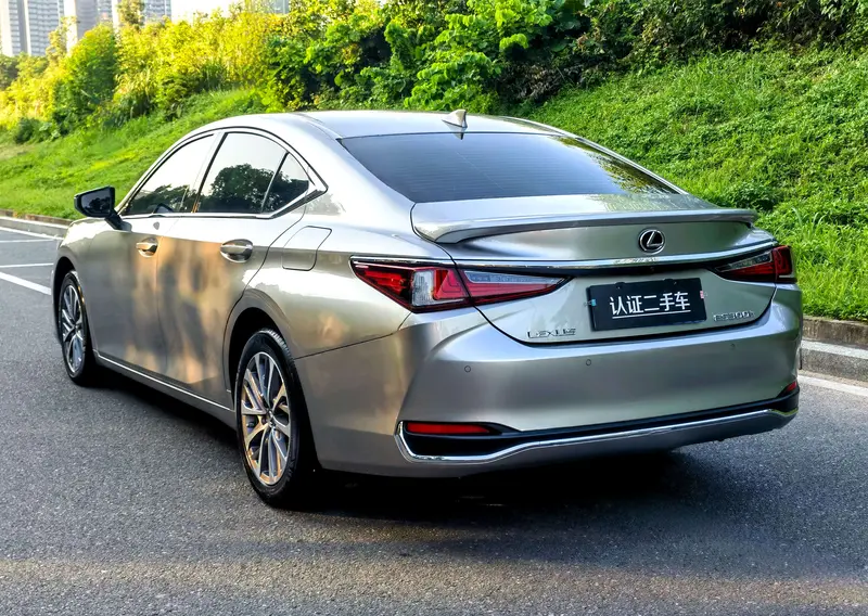 Lexus ES — фото 5