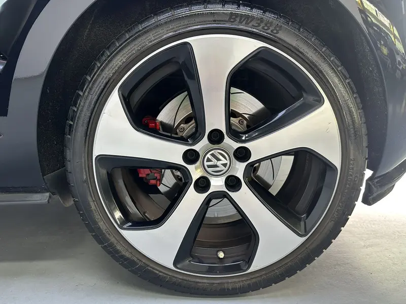 Volkswagen Golf GTI — фото 11