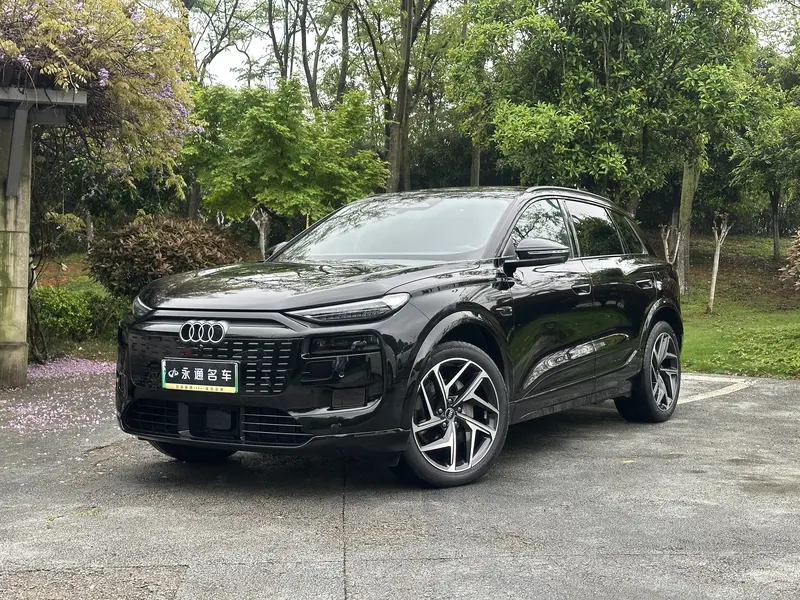 Audi Q6L e-tron — фото 1