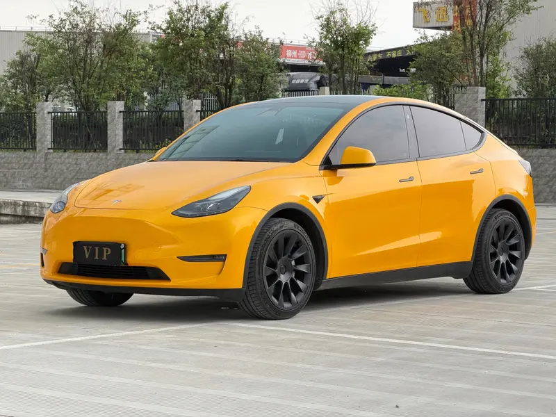 Tesla Model Y — фото 1