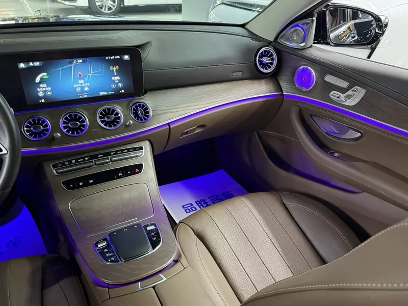 Mercedes-Benz E-Class — фото 11