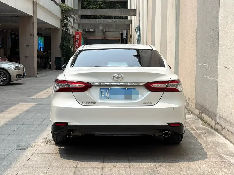 Toyota Camry — фото 5