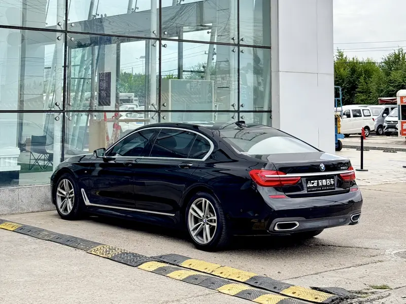 BMW 7 Series — фото 5