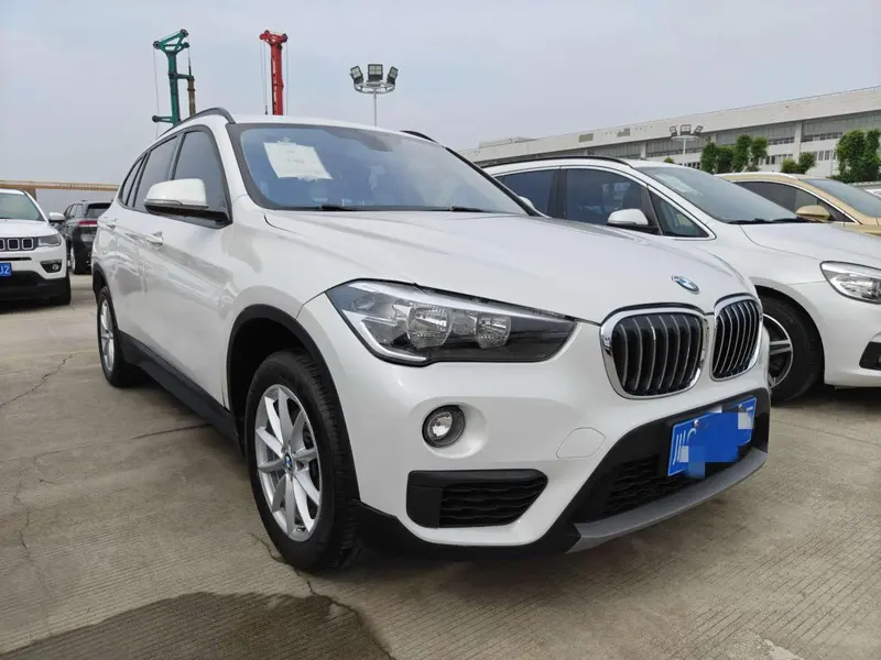 BMW X1 sDrive18Li стиль — фото 3