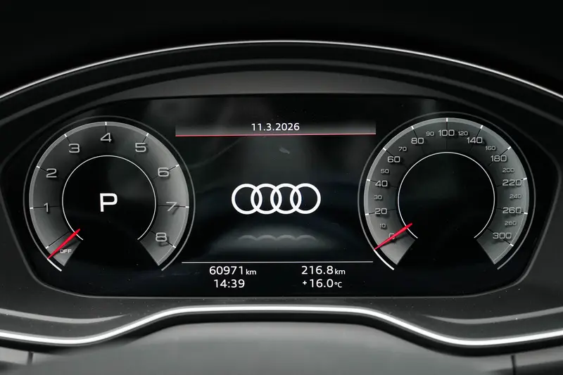 Audi Q5L — фото 10