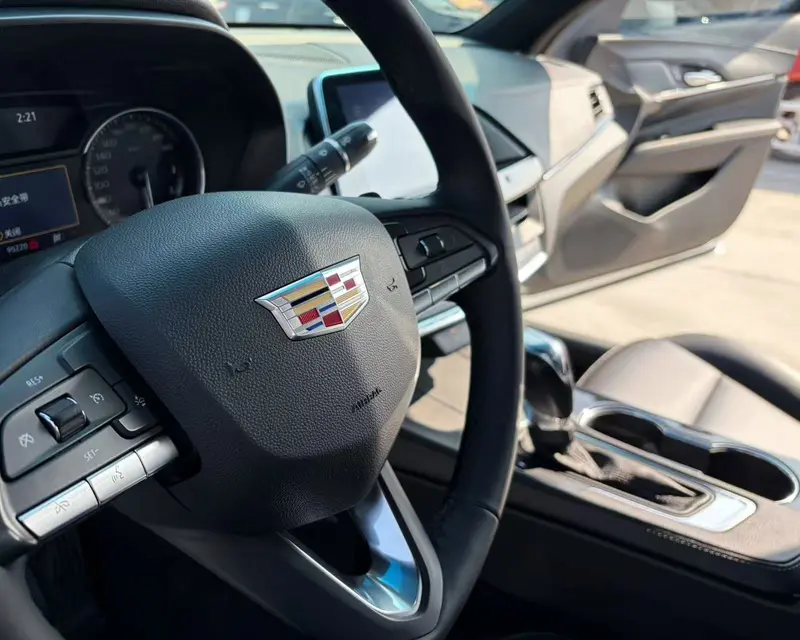 Cadillac CT4 — фото 6