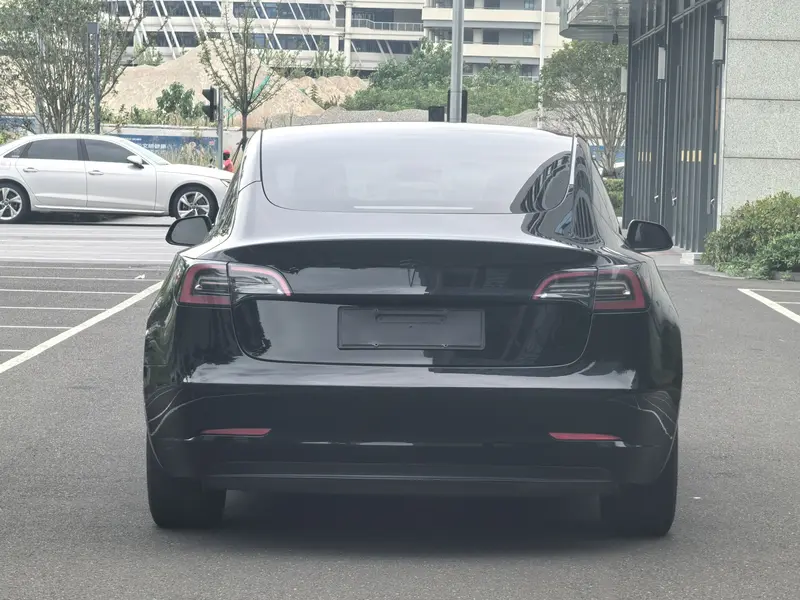 Tesla Model 3 — фото 6