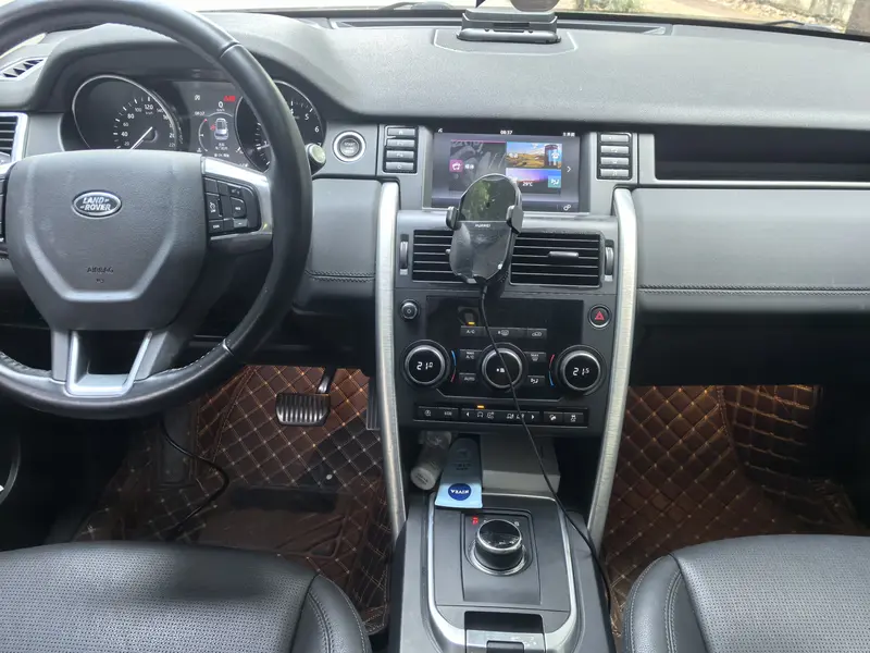 Land Rover Discovery 240 PS SE — фото 12