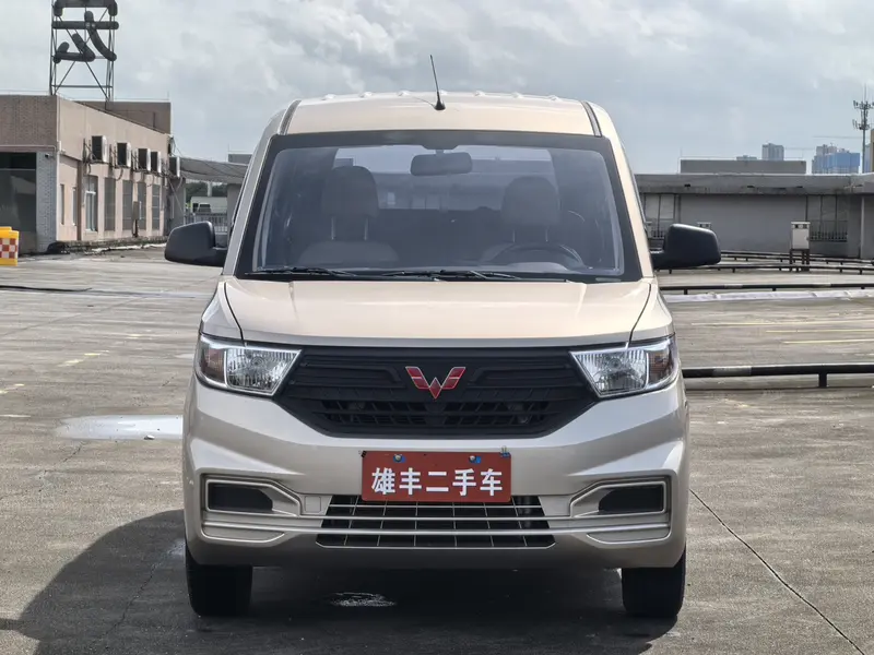 Wuling Hongguang V — фото 2