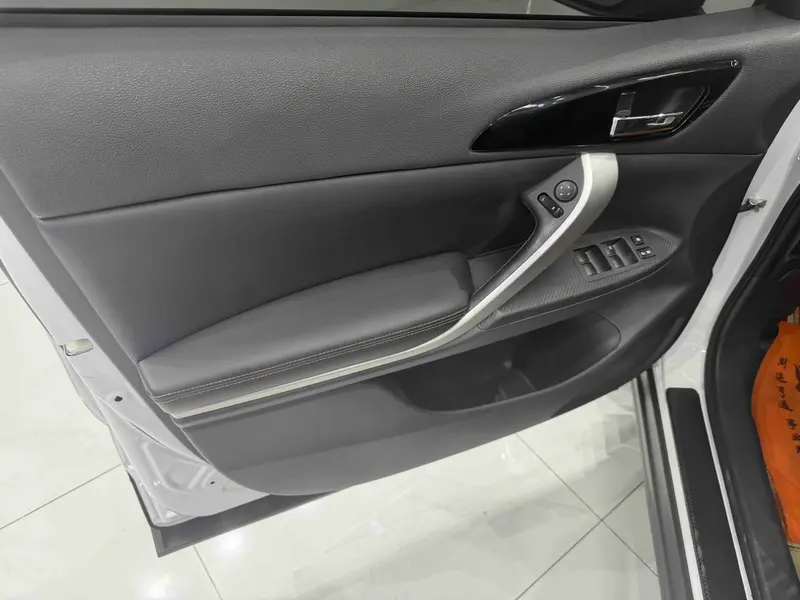 Mitsubishi Eclipse Cross — фото 15