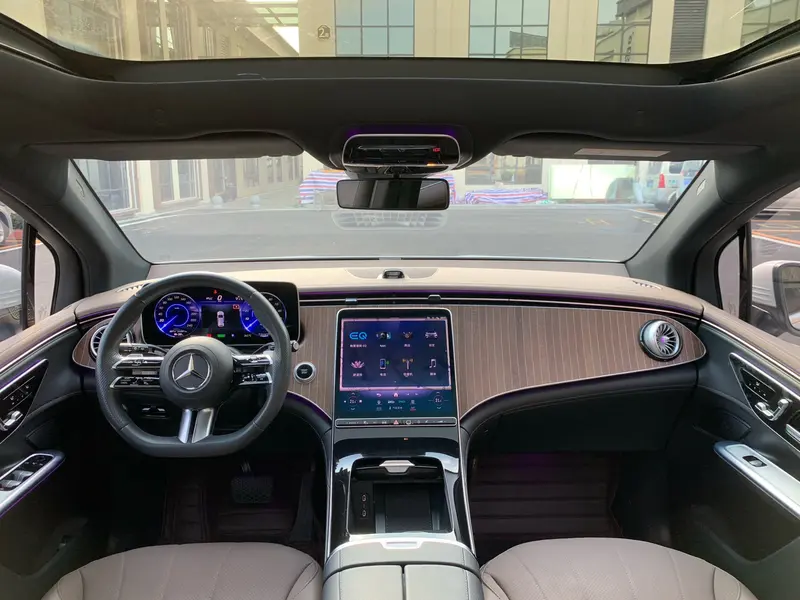 Mercedes-Benz EQE SUV — фото 10