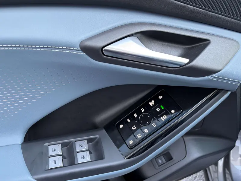 Audi Q6L e-tron — фото 16