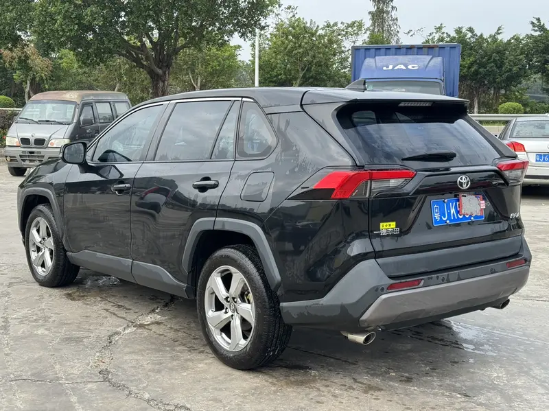 Toyota RAV4 — фото 4