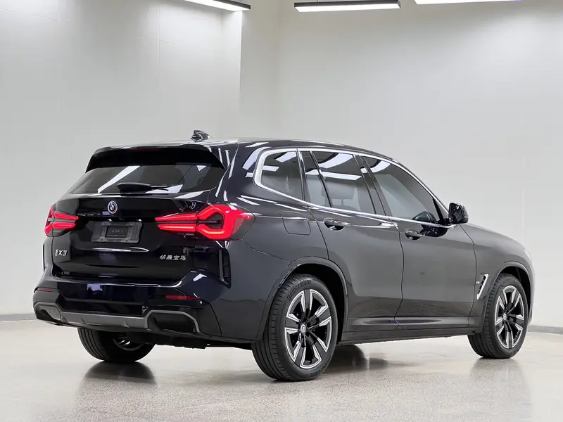 BMW iX3 продвинутая — фото 7