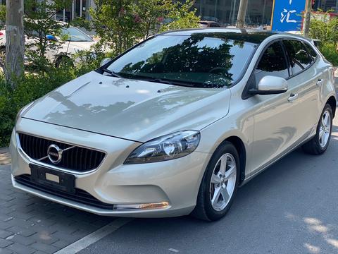 Volvo V40, 2017 год