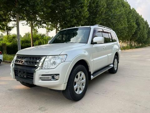 Mitsubishi Pajero (Import)