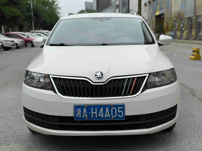 Skoda Rapid — фото 2