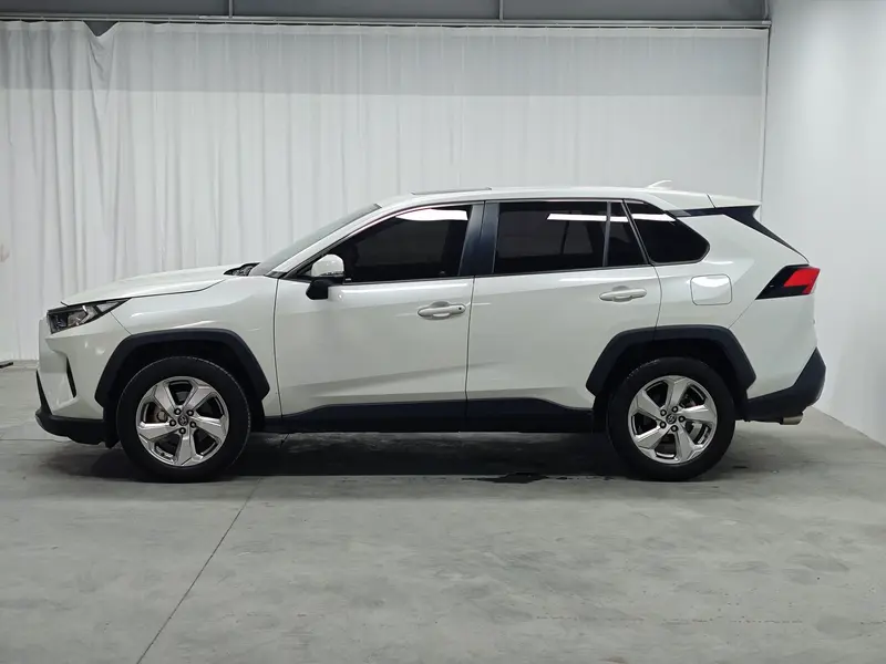 Toyota RAV4 — фото 4