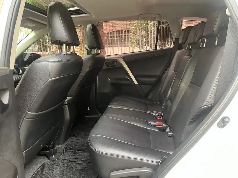 Toyota RAV4 — фото 11