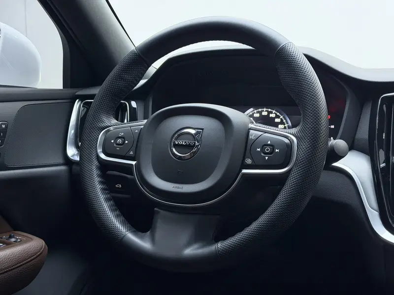 Volvo S 60 B 4 Luxury — фото 16