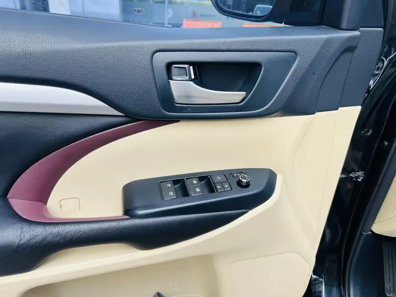 Toyota Highlander — фото 14