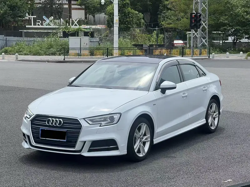 Audi A3 — фото 1