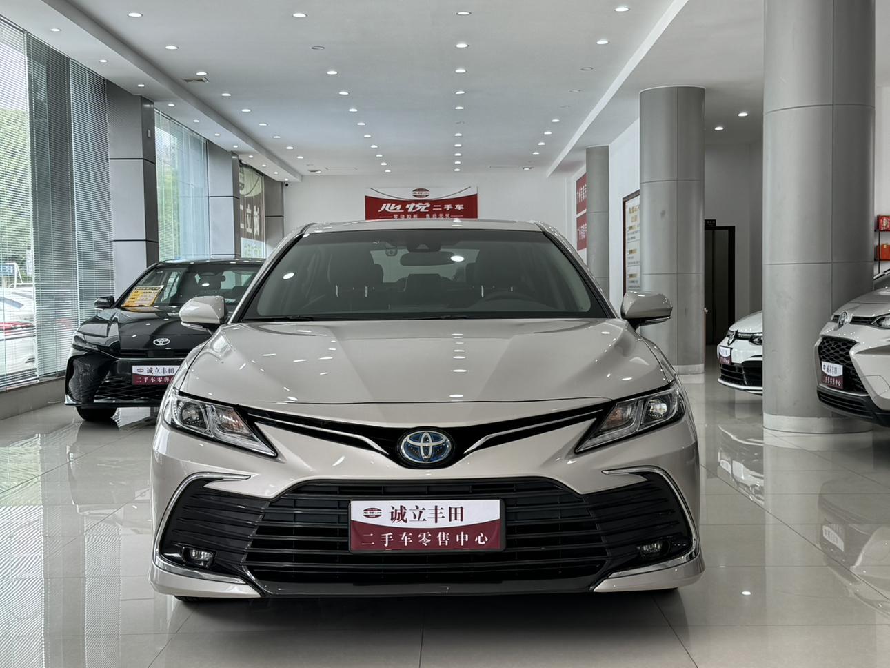 Toyota Camry: фотография 2 из 27