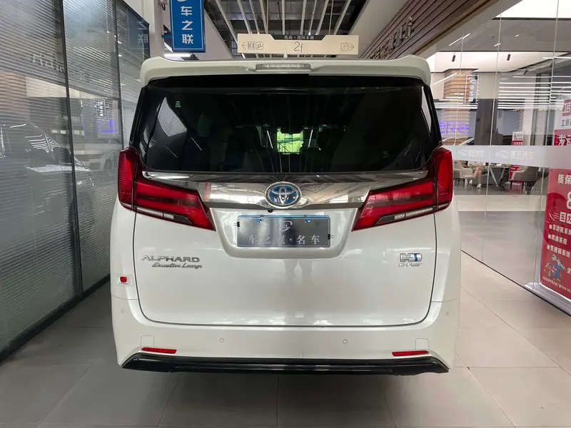 Toyota Alphard — фото 4