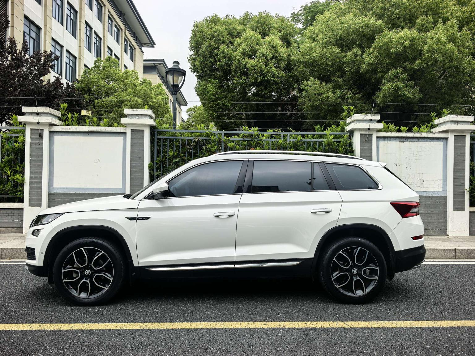 Skoda Kodiaq 2018 TSI330 7 мест Luxury