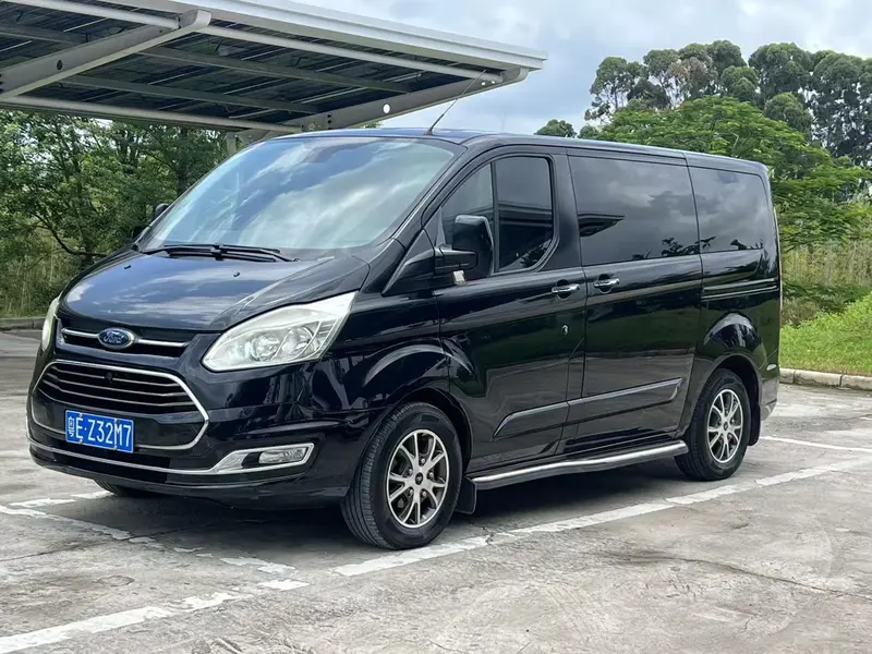 Ford Tourneo — фото 1