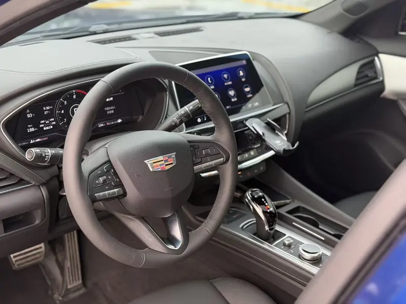Cadillac CT5 — фото 8