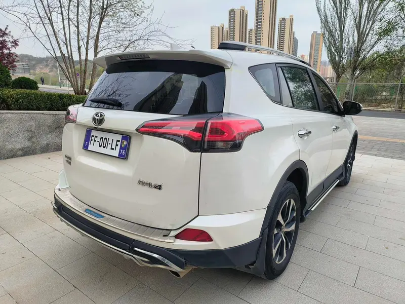Toyota RAV4 — фото 6
