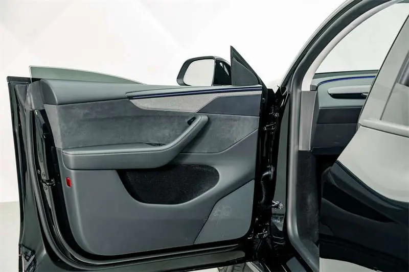 Tesla Model Y — фото 11