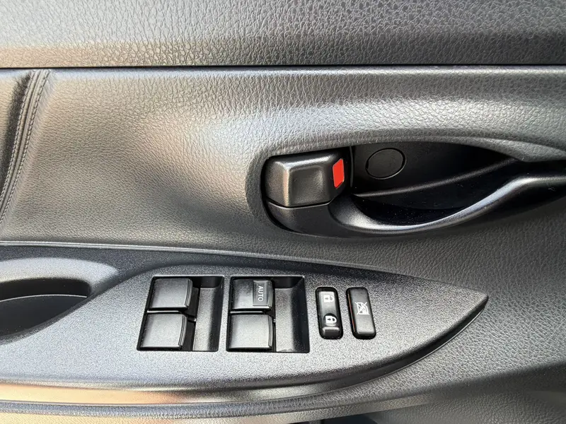 Toyota Yaris L — фото 15