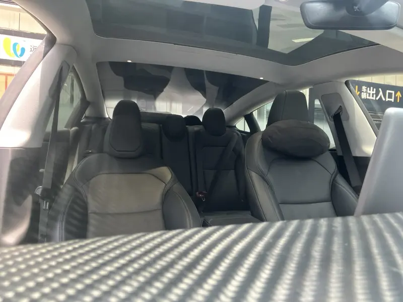 Tesla Model 3 — фото 12