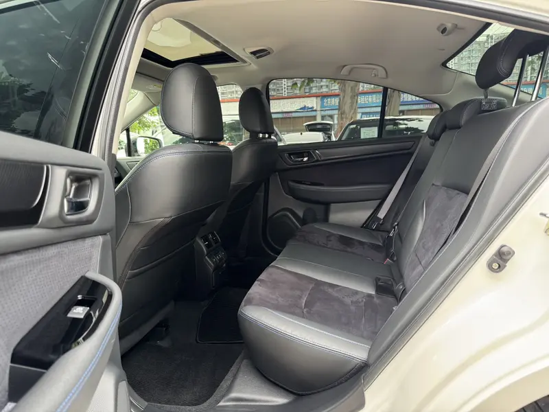 Subaru Legacy — фото 11