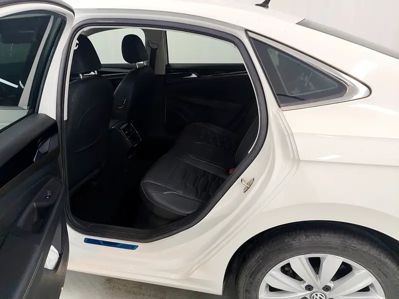 Volkswagen Passat — фото 18